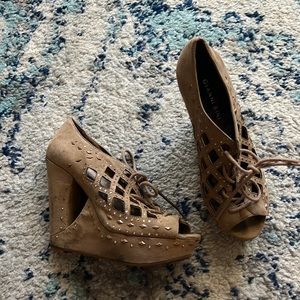 Tan Gianni Bini Wedges